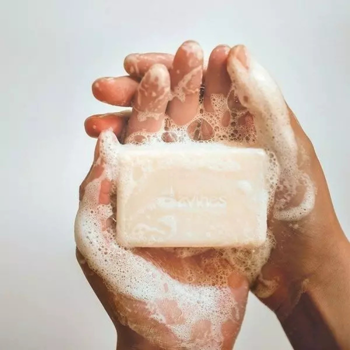 Davines shampoo bar creamy lather texture