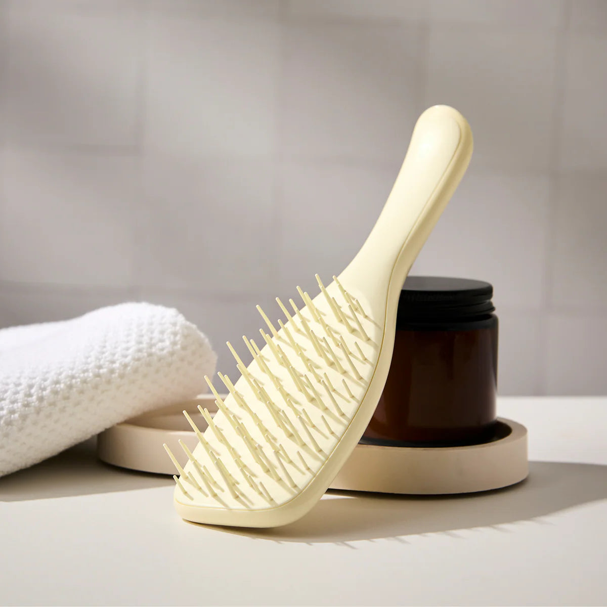 Tangle Teezer Ultimate Detangler Extra Gentle hairbrush in Camomile