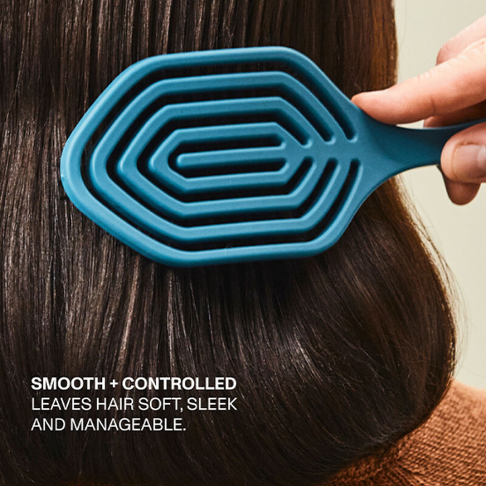 KEVIN.MURPHY detangling brush smoothing hair - leaves hair soft, sleek and manageable